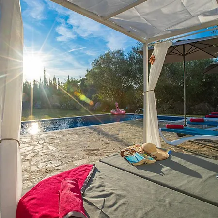 בית נופש Llosia By Sunvillas Mallorca